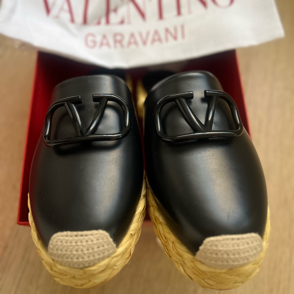 *NEW* Valentino brand new black mules espadrilles with V logo